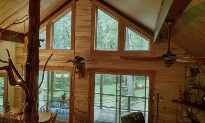 Brevard Casa | Nuevo chalet arbolado de lujo cerca del bosque estatal Dupont