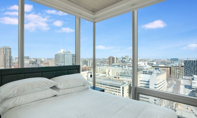 Quartier des Spectacles Apartamento | New Luxury Unit in Heart of MTL 908 | Metro access
