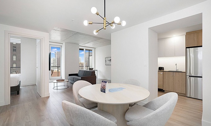 Quartier des Spectacles Apartamento | New Luxury Unit in Heart of MTL 801 | Metro access