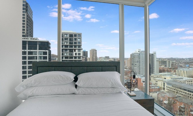 Quartier des Spectacles Apartamento | New Luxury Unit in Heart of MTL 808 | Metro access