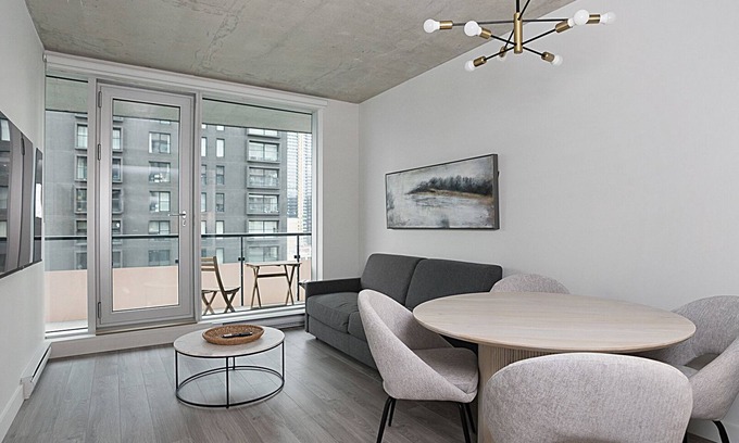 Quartier des Spectacles Apartamento | New Luxury Unit in Heart of MTL 813 | Metro access