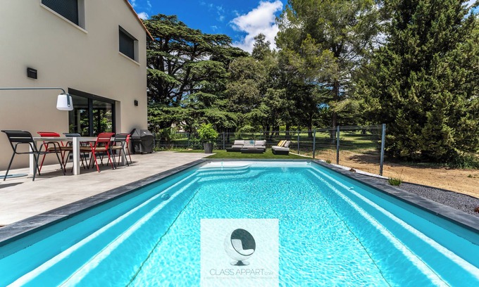 Castelnau-le-Lez Villa | New Luxury Villa with Pool for Rent by the Week in Castelnau-le-Lez