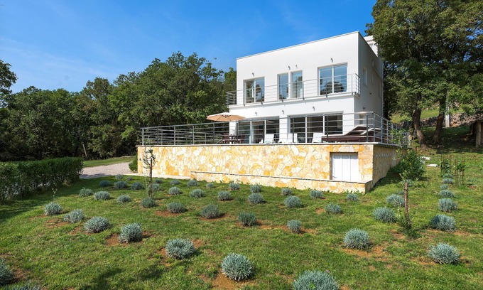Civljane Villa | Nueva villa de lujo con piscina