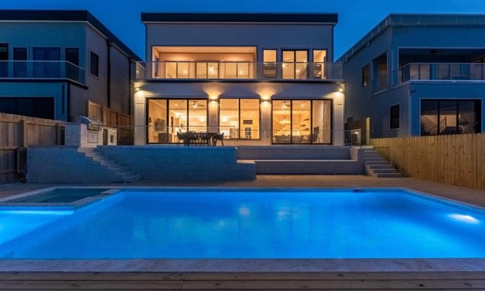 Port Isabel Casa | NEW Luxury Waterfront Home, With Pool, Sleeps 20