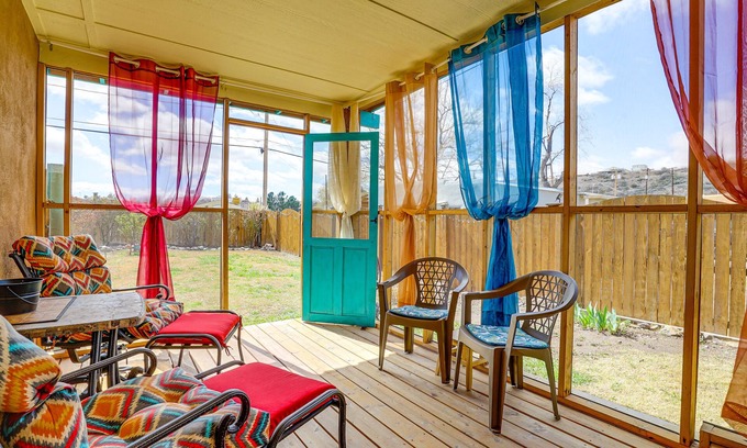 Truth or Consequences Cabaña | New Mexico Cottage: Hot Springs Fed Tub On-Site