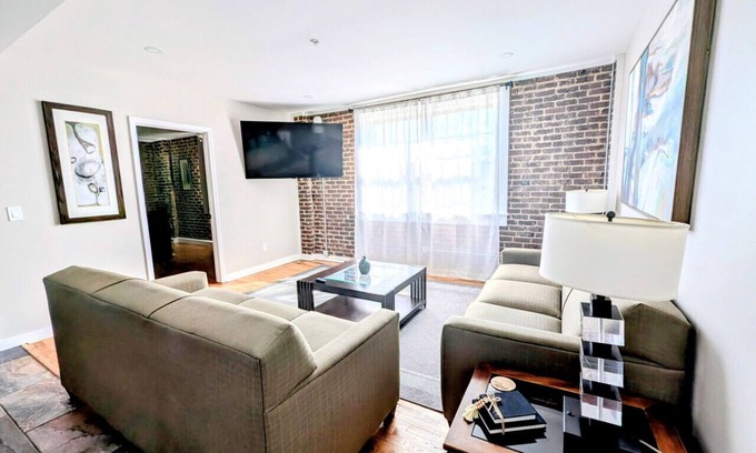 Maryville Apartamento | New Modern 2 BR in Excellent Location (201)