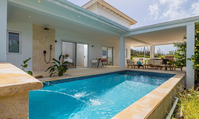 Alto Vista Casa | NEW Modern 2BR 2BA w/ PrivatePool in Quiet Area