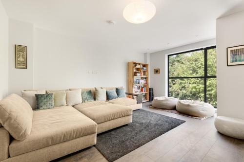 Lambeth Casa | New! Modern 3BR Home near Clapham with Garden and Parking