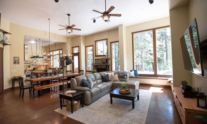 Lake Almanor West Casa | NEW!! Modern and Spacious high-end home! Newly renovated! On golf course!