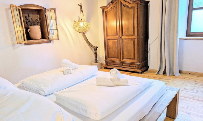 Oberammergau Apartamento | Estilo bávaro moderno con vista a la montaña frente a la famosa casa Pilatus!