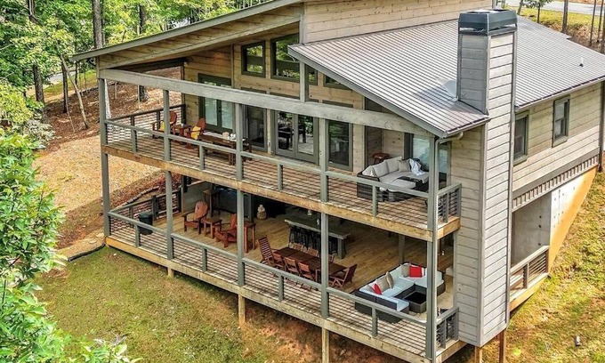 Ellijay Casa | NEW Modern Cabin! 2 Large Decks, Hot Tub, Sleeps 8