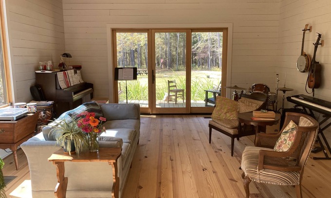 Oxford Casa | New Modern Cabin in peaceful setting with porches