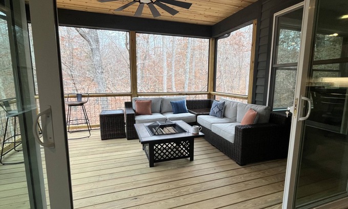Rutherfordton Cabina | New Modern Cabin - Over 15 acres with pond & trails to explore! 5 miles to TIEC