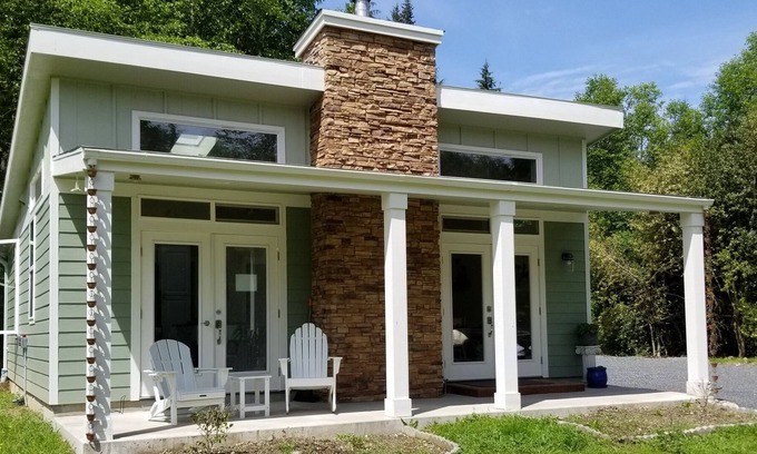 Lake Stevens Cabaña | New modern cottage on quiet 5acres 45min N of Seattle