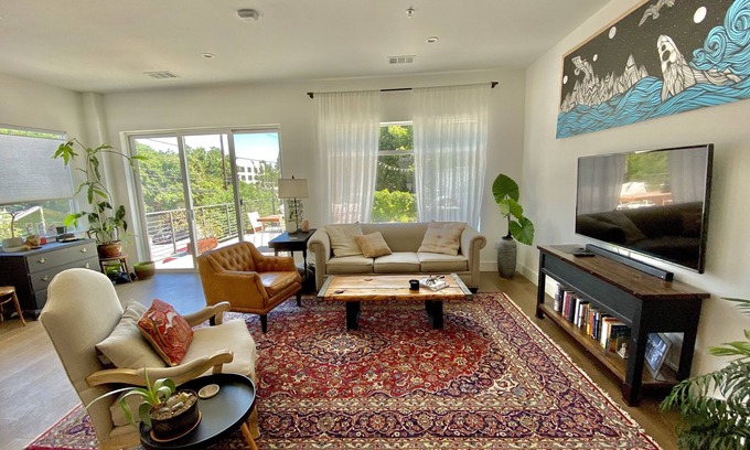 Govalle Condominio | New Modern East Austin Condo - 3mi. from Downtown