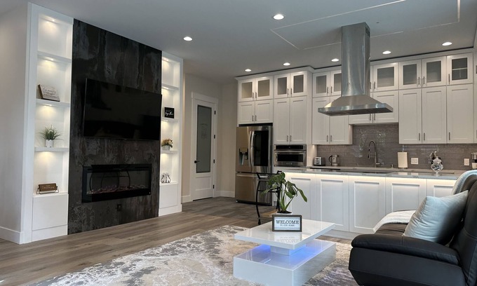 Newport Casa | New Modern Home in Bellevue