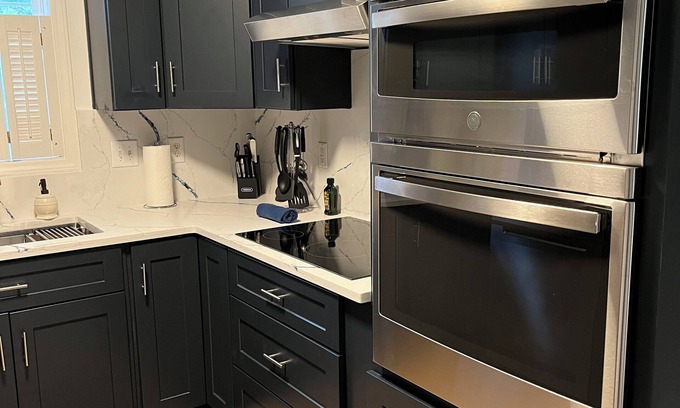 Cary Casa | New modern kitchen in great location to RDU and RTP