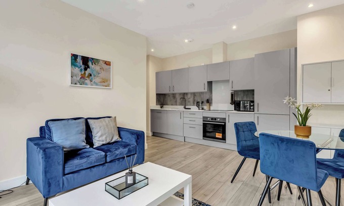 Sutton Apartamento | New Modern London 2 Bed | Long Stays! with Parking