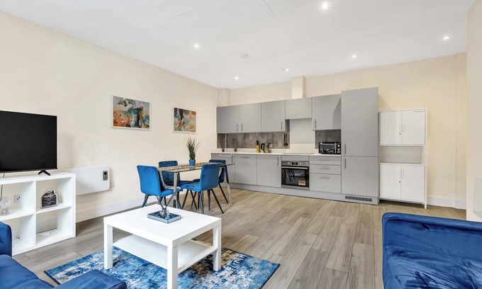 Cheam Apartamento | New Modern London 2 Bed | Long Stays! with Parking