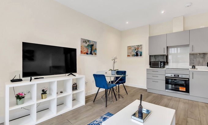 Sutton Apartamento | New Modern London 2 Bed | Long Stays! with Parking