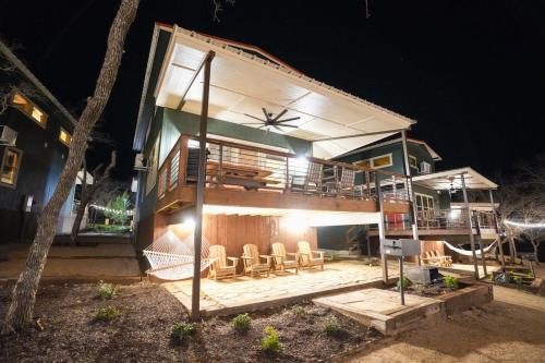 Bridgeport Casa | New Modern Lux Cabin Hot Tub FirePit Games