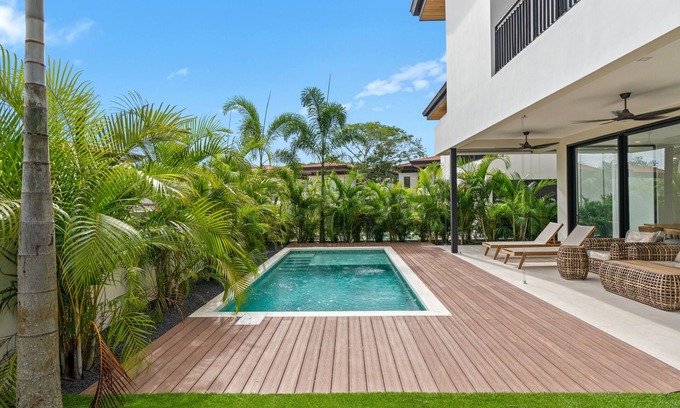 Santa Cruz Casa | New modern luxury Condo, exclusive community, mini golf, private pool, Beach Club Membership