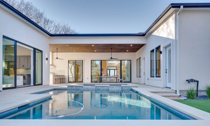 Allandale Casa | New Modern Luxury! | Pool/Spa | Casita l Close to Downtown l 9 Beds