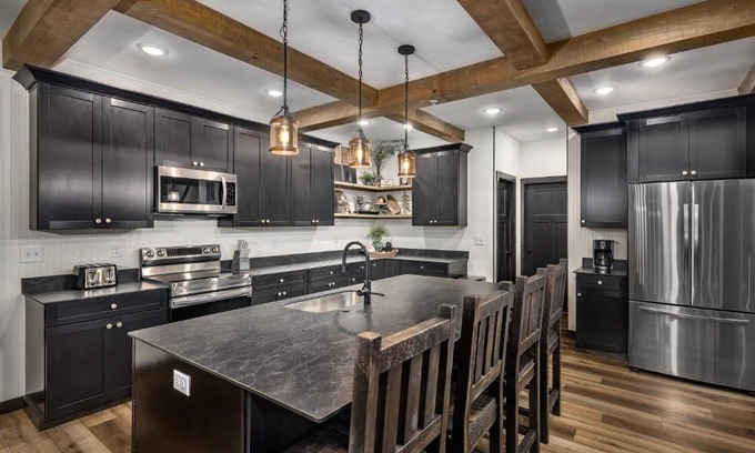 Kimberling City Casa | NEW! Modern Luxury Lakefront Lodge Resort - FREE Amenities