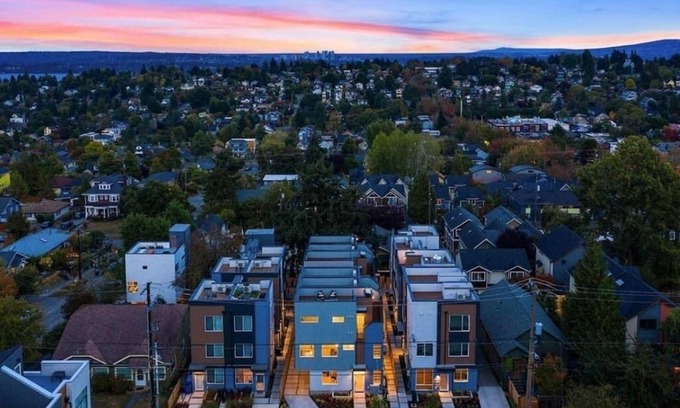 Mann Casa | New modern Nordic style home, view, rooftop deck