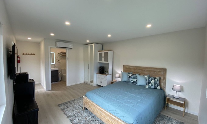 Belmont Apartamento | New, modern quiet private studio