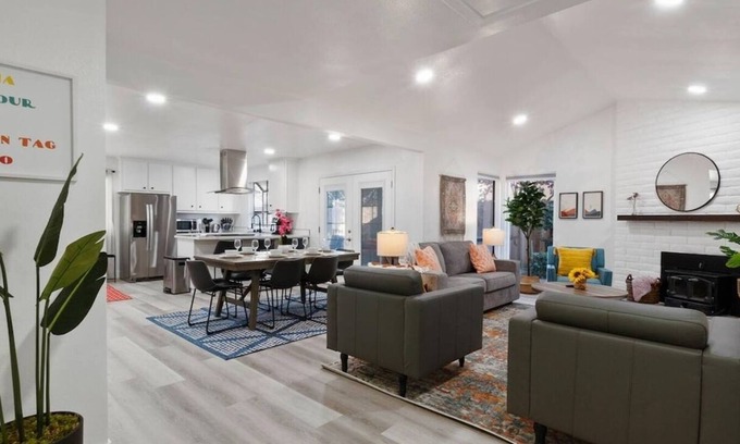 Citrus Heights Casa | NEW! * Modern Remodeled Home * King Beds * 70" TV