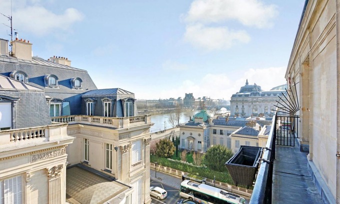 Saint-Germain-l'Auxerrois Apartamento | NEW Modern & stylish apt w/stunning Seine views!