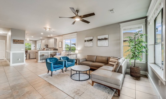 Jonestown Condominio | NEW! Modern Top Floor Villa with Panoramic Views