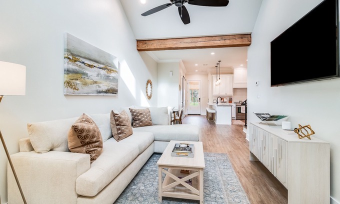 Lafayette Casa | New modern townhome with Cajun flair located right in the heart of Lafayette!