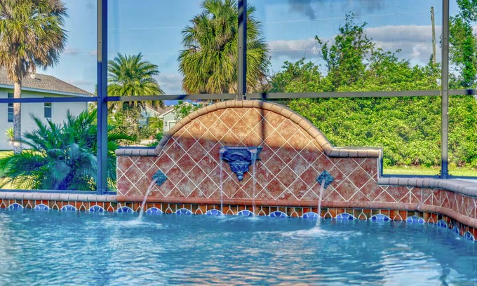 Rotonda Heights Casa | New Modern Tuscan Villa - Beach 10Min - Heated Salt Water Pool - Luxury Living