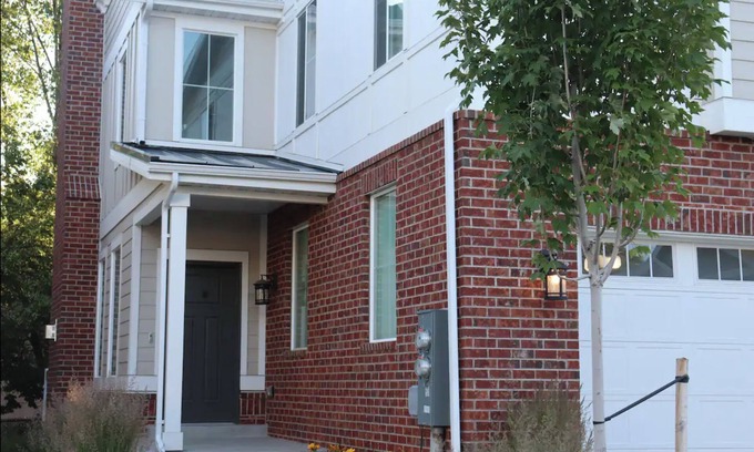Millcreek Casa | New Modern Twin Home, Pet Friendly, Close to Airport, Downtown, Resorts and more