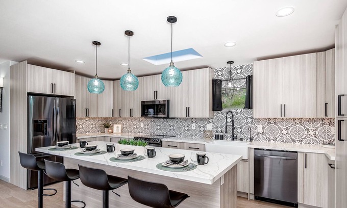 Liliha - Kapalama Casa | New Modern Urban Hillside Home --Long Term Option