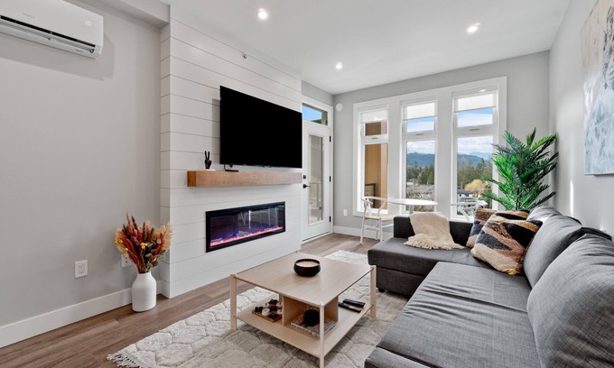Harrison Hot Springs Condominio | New Mountain View 1BR + Den