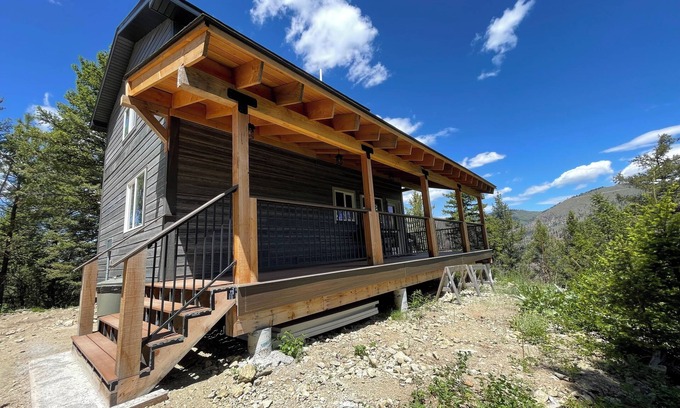 Drummond Cabina | New Mountain Cabin perfect for outdoor enthusiasts- hiking, fishing, relaxing!