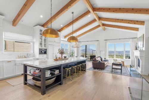 Eden Casa | New Mountain Luxury and Wellness Retreat Full Home