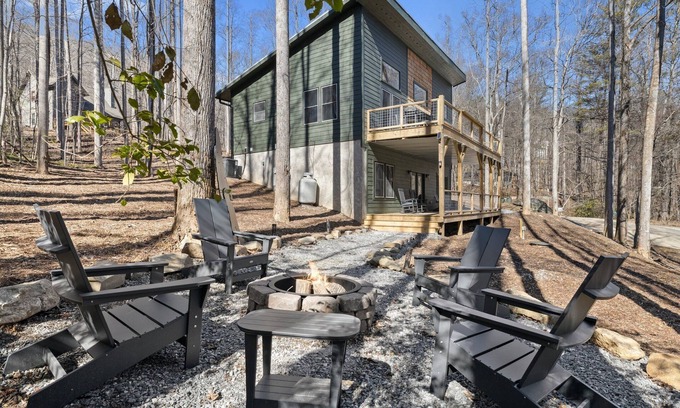 Frank Casa | NEW Mountain Modern Hideaway! - Walk to Disc Golf