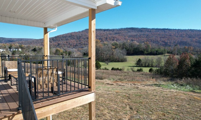 Trenton Cabaña | **NEW** Mountain & Sunset Views l Near Cloudland Canyon - Cloudland Cottage!