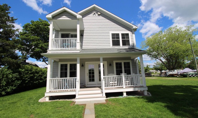 Stonington Casa | New Mystic Area Waterfront