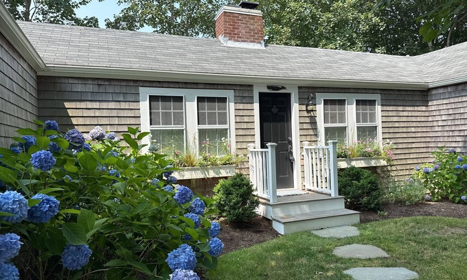 Monomoy Casa | New Nantucket Listing: 3-bedroom Adorable Monomoy Home