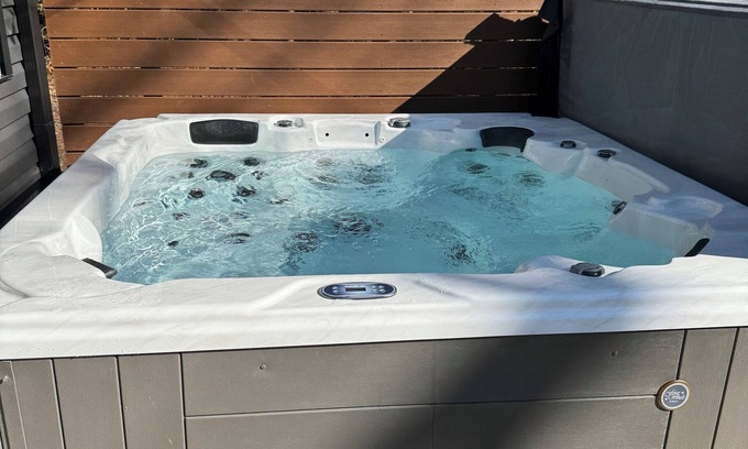 Landrum Casa | ⭐️NEW⭐️ Near Tryon Equestrian Luxury Getaway Hot Tub Game Room Landrum
