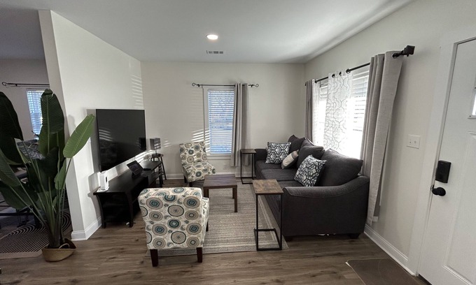 Lawrenceville Casa | New Nice and Comfy Like Home !
