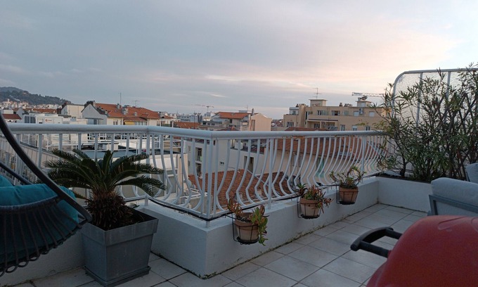 Vernier Apartamento | Nuevo: Nice center Val Roya Terrasse 2 Chambres Appart. de 63 m2 Terraza de 31 m