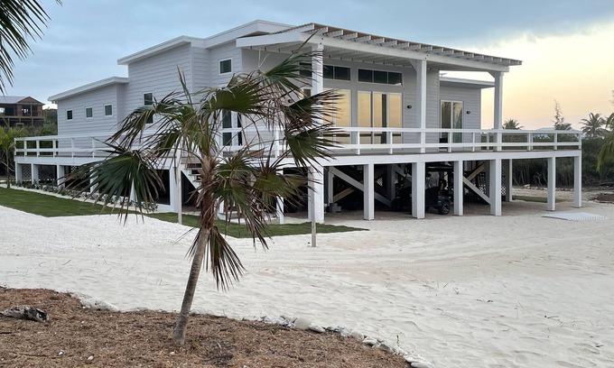Great Guana Cay Casa | NEW Ocean Front Home!