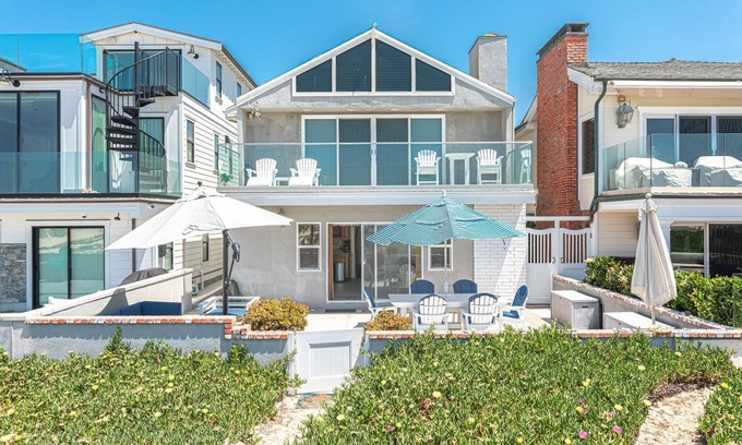 Santa Ana Heights Condominio | New Oceanfront Listing! | Huge Patio w/ Fire Pit | Private & Oh So Relaxing!