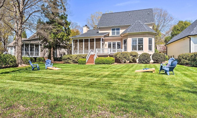 New London Casa | NEW! Old North State - Badin Lake Retreat w/ Deck!